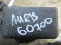 Блок реле на Toyota Auris E150 — фото 4