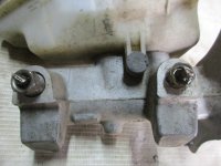 Цилиндр тормозной главный на Nissan Almera G15 — фото 2