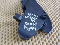 Уголок двери передней левой внутренний на Skoda Octavia A5 — фото 20