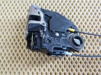 Замок двери задней левой на Toyota Auris E150 — фото 8