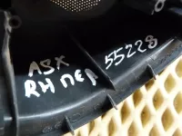 Уголок двери передней правой внутренний на Mitsubishi ASX — фото 10