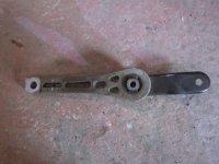 Опора двигателя задняя Skoda Yeti 2009-2018,Jetta 2011>,Golf V Plus 2005-2014,Jetta 2006-2011,Octavia (A5 1Z-) 2004-2013,Leon (1P1) 2005-2013,Altea 2004-2015,Superb 2008-2015,Golf VI 2009-2012,Scirocco 2008>,Yeti 2009>,Passat [B7] 2011-2015 (1K0199855BD) — фото 1
