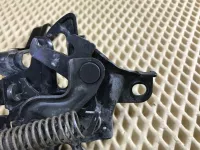 Замок капота на Toyota Auris E150 — фото 8