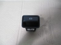 Кнопка фиксатора стояночного тормоза Mercedes Benz GLA-Class X156 2014>,W166 M-Klasse (ML/GLE) 2011>,W246 B-klasse 2012>,GL-Class X166 (GL/GLS) 2012>,A180/200/250 W176 2012>,R172 SLK 2010-2016,C117 CLA 2013>,R231 SL 2012>,C292 GLE COUPE 2015> (A2469050451) — фото 1