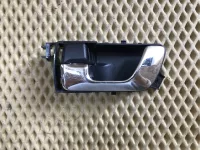 Ручка двери внутренняя левая на Mitsubishi Pajero V90 — фото 1