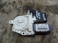 Моторчик стеклоподъемника задний левый на Skoda Octavia A5 — фото 1