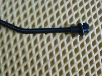 Держатель капота на Toyota Corolla E150 — фото 3