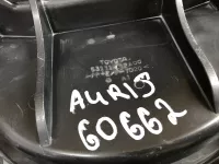 Решетка радиатора на Toyota Auris E150 — фото 19