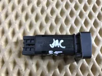 Кнопка антипробуксовочной системы на JAC S5 — фото 5
