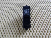 Кнопка стеклоподъемника на Mitsubishi Outlander CW0W — фото 3