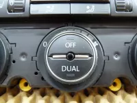 Блок управления климатической установкой на Volkswagen Passat B6 — фото 3