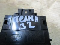 Кнопка открывания лючка бензобака на Nissan Teana J32 — фото 4