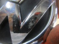 Эмблема на крышку багажника на Volkswagen Jetta A6 — фото 4