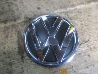 Эмблема на крышку багажника на Volkswagen Jetta A6 — фото 1