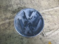 Эмблема на крышку багажника на Volkswagen Jetta A6 — фото 2
