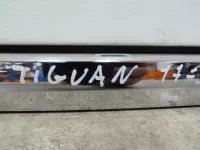 Молдинг заднего бампера центральный на Volkswagen Tiguan — фото 8