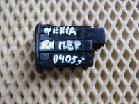 Кнопка стеклоподъемника на Daewoo Nexia N100 — фото 2
