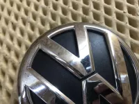 Эмблема на крышку багажника на Volkswagen Polo Mk5 — фото 4