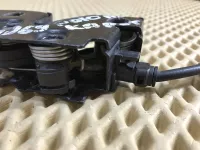 Замок капота на Volkswagen Polo Mk5 — фото 5