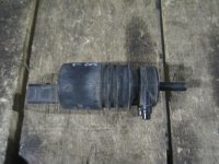 Насос омывателя VW Touareg 2010>,A3 (8L1) 1996-2003,A4 [B5] 1994-2001,Octavia (A4 1U-) 2000-2011,Leon (1M1) 1999-2006,A6 [C6,4F] 2004-2011,A140/160 W168 1997-2004,Cordoba 1993-1996,Ibiza II 1993-1996,Toledo II 1999-2006 (2 ОТВОДА 1J6955651) — фото 1