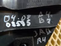 Уголок двери задней правой внутренний на Audi A4 B7 — фото 8