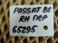 Петля двери передней правой нижняя на Volkswagen Passat B6 — фото 4