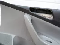 Обшивка двери передней правой на Volkswagen Passat B6 — фото 9