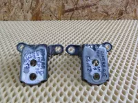 Петля двери передней левой нижняя на Nissan Almera G15 — фото 1