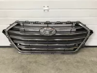 Решетка радиатора на Hyundai Elantra — фото 1
