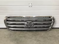 Решетка радиатора на Toyota Land Cruiser — фото 1