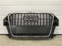 Решетка радиатора на Audi Q3 8U — фото 1