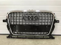 Решетка радиатора на Audi Q5 8R — фото 1