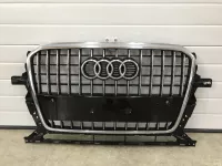Решетка радиатора на Audi Q5 8R — фото 1