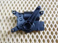 Моторчик заслонки печки на Volkswagen Touareg GP — фото 2