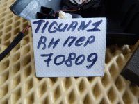 Уголок двери передней правой внутренний на Volkswagen Tiguan — фото 12