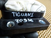 Подушка безопасности пассажирская в торпедо на Volkswagen Tiguan — фото 9