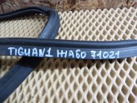 Уплотнитель наружный на Volkswagen Tiguan — фото 8