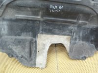 Пыльник двигателя центральный на Audi A1 8X — фото 14