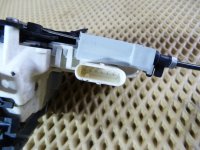 Замок двери задней левой на Audi A1 8X — фото 6