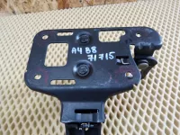 Крючок капота на Audi A4 B8 — фото 5