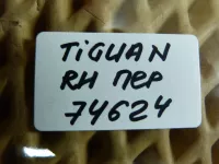 Кнопка стеклоподъемника на Volkswagen Tiguan — фото 4