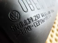 Ограничитель двери задний правый на Volkswagen Tiguan — фото 4