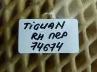 Кнопка стеклоподъемника на Volkswagen Tiguan — фото 4