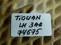 Кнопка стеклоподъемника на Volkswagen Tiguan — фото 4