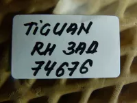 Кнопка стеклоподъемника на Volkswagen Tiguan — фото 4