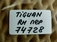 Кнопка стеклоподъемника на Volkswagen Tiguan — фото 4