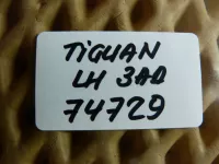 Кнопка стеклоподъемника на Volkswagen Tiguan — фото 4
