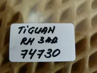Кнопка стеклоподъемника на Volkswagen Tiguan — фото 4