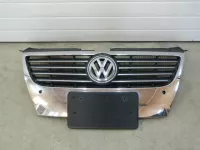 Решетка радиатора на Volkswagen Passat B6 — фото 1