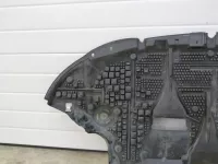 Пыльник двигателя центральный на Audi A4 B7 — фото 15